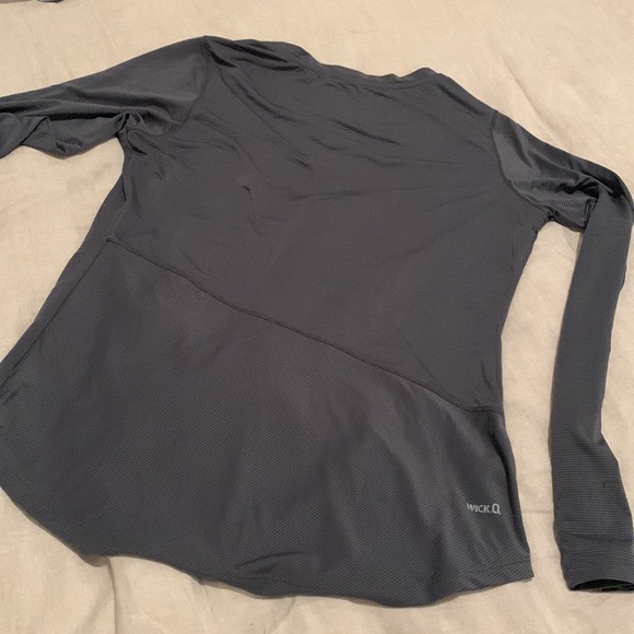 Mountain hardwear gray blue thin layer sweat wicking hiking top - medium - Picture 5 of 7